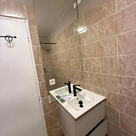 Jolie Entierement Renove 5 Min Cathedrale 15 Min Des Apartment Narbonne