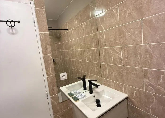Jolie Entierement Renove 5 Min Cathedrale 15 Min Des Apartment Narbonne